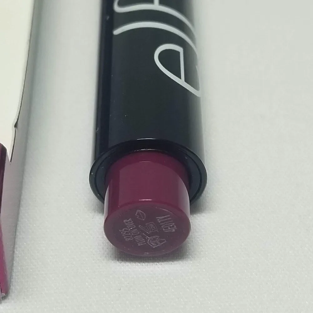 e.l.f. Cosmetics - Pout Clout Lip Plumping Pen - Plum on Over